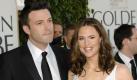 Ben Affleck und Jennifer Garner haben sich angeblich auch nicht mehr so lieb wie einst. Der National Enquirer weiß auch, warum es bei Bennifer kriselt. Es sieht nicht gut zwischen den beiden aus, zitiert das Magazin einen Insider. Affleck vernachlässige seine Frau und seine zwei Töchter Seraphina (1) und Violet (4). Stattdessen widme er sich ausschließlich seiner Arbeit als Schauspieler, Regisseur und Drehbuchautor. Wie der Insider außerdem zu berichten weiß, stehe Jennifer kurz davor, Ben ein Ultimatum zu stellen. Foto: dpa