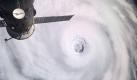 This image provided by NASA shows the eye of Hurricane Igor taken from the International Space Station Tuesday Sept.14, 2010 by astronaut Douglas Wheelock. At midnight Sept. 15, 2010 Igor was about 1140 miles southeast of Bermuda with maximum sustained winds of 155 mph moving to the west-northwest at 9 mph. (AP Photo/NASA - Doug Wheelock)

 Foto: AP / NASA