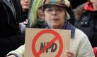 Protest in Berlin gegen den Wahlkampfauftakt der rechtsextremen NPD: Aufgerufen dazu haben unter anderem Grüne, Linke und die Vereinigung der Verfolgten des Naziregimes.
 Foto: dpa