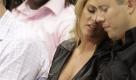 Tiefe Einblicke gewährte Jessica Simspon ihrem Freund Eric Johnson bei einem NBA Basketballspiel. Ex-Ehemann Nick Lachey dürfte das nicht weiter stören. Dieser ist frisch verlobt. Foto: ap