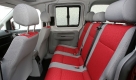 Die Verarbeitung des Innenraums ist ordentlich, aber eben nicht auf Golf-Niveau. Der Caddy Maxi Life kommt mit hübsch bunten Polsterbezügen und Verkleidungen daher, der Kastenwagen ist eher nüchtern gestaltet. Die Platzverhältnisse sind auf allen Sitzen üppig, selbst in der dritten Reihe finden Erwachsene ausreichend Lebensraum vor - wenn sie nicht gerade an der 2-Meter-Marke kratzen. Foto: pi