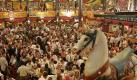 Das Hippodrom ist das Festzelt für Promienten und solche, die es gern wären. Foto: dpa