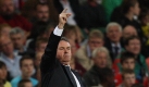 Guus Hiddink gibt seiner Sbornaja beim Spiel in Wales Anweisungen. Foto: dpa