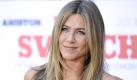 Die amerikanische Schauspielerin Jennifer Aniston (41) scheint kein dauerhaftes Glück mit der Liebe zu haben, doch einer Umfrage der Zeitschrift Vogue zufolge ist sie derzeit der begehrteste weibliche Promi-Single in den USA. Wie die Sun im Internet meldet, haben 27 Prozent der Männer und sogar 32 Prozent der Frauen für Aniston abgestimmt, die bis vor fünf Jahren mit ihrem Kollegen Brad Pitt (46) verheiratet war. Auf den nachfolgenden Plätzen landeten die Schauspielerin Halle Berry, Tiger Woods Ex-Frau Elin Nordegren, die 88-jährige Schauspielerin Betty White (Golden Girls) und die New Yorker Sängerin Lady Gaga. Foto: dpa