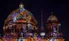 The television tower on Berlin Alexanderplatz is seen behind the illuminated Berlin Cathedral during the sixth 'Festival of Lights' in Berlin, Germany, Wednesday, Oct. 13, 2010. During the festival  from Wednesday, Oct. 13 until Sunday Oct. 24, 2010 buildings and places in the German capital are illuminated. (AP Photo/Gero Breloer) Foto: ap
