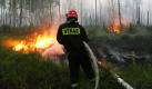 Polish firefighter Grigoriy Dzhegosh works to extinguish a fire in a forest near the village of Ryabinovka, Ryazan region, Russia, late 11 August 2010. The Polish goverment had sent rescue workers and firefighters to help Russian people in their struggle with wildfires that hit the center regions of the country. Russian forestry officials on 11 August 2010 confirmed that also areas contaminated by the 1986 Chernobyl disaster have been more widely affected by the current wildfires than authorities have admitted, Interfax news agency reported. 
 Foto: dpa