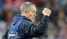 Dank ihm darf der SC Freiburg wieder hoffen: Unter Christian Streich holten die Breisgauer 8 Punkte aus sieben Spielen. Am Wochenende gelang dem kleinen Klub ein 2:1 gegen Schalke. Mit seiner emotionalen und bisweilen schrägen Art hat Streich das Team aus der Lethargie erweckt. Foto: dpa