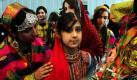 Afghanische Schüler nehmen an einer nationalen Bildungszeremonie in Kabul teil. Die Vereinten Nationen und die Regierung Afghanistans haben Projekte in die Wege geleitet, um Fähigkeiten wie Lesen und Schreiben im Land zu fördern. In Afghanistan herrscht im weltweiten Vergleich der höchste Anteil von Analphabeten.  Foto: dpa