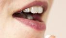 Schnelligkeit ist bei Herpes wichtig: Sobald es juckt, sollte Salbe aufgetragen werden. (Bild: Remmers/dpa/tmn) Foto: dpa