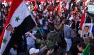 Solidarität mit ihrem Präsidenten: Pro-Assad Anhänger auf einer Demonstration in Damaskus. Das syrische Regime muss wegen der blutigen Niederschlagung der Protestbewegung nun auch mit schmerzhaften Sanktionen der arabischen Staaten rechnen. Die ersten Außenminister der Mitgliedsstaaten der Arabischen Liga trafen am Sonntag in Kairo ein, wo sie am Nachmittag einen Strafenkatalog beschließen wollen. Foto: dpa
