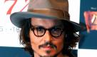 ARCHIV - Schauspieler Johnny Depp (Archivfoto vom 10.07.2006) identifiziert sich voll mit der deutschen Bedeutung seines Namens. «Ich finde, der Name passt perfekt zu mir», sagte der 43-Jährige in der Illustrierten «Bunte». «Ich bin nun mal nicht besonders smart. Ich bin mit 15 von der Schule abgehauen. Und als ich nach Hollywood kam, war ich zu blöd, um zu kapieren, dass man hier so gut wie keine Chance hat. Dieser Dummheit habe ich wohl meine Karriere zu verdanken.» Depps neuer Film «Fluch der Karibik II» hat in den USA bereits mehr als 250 Millionen Dollar eingespielt und startet Ende Juli auch in Deutschland. Foto: Robert Gilhooly dpa +++(c) dpa - Bildfunk+++  Foto: dpa