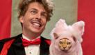 Das Leben meint es nicht gut mit Kitty Kahlohr. Jetzt will sie zurückschlagen und sich für alle Demütigungen rächen. Im Film Cats  Dogs - Die Rache der Kitty Kahlohr zeigt Regisseur Brad Peyton was Haustiere so treiben könnten, wenn wir nicht hinschauen. Foto: Warner