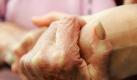 Die Krankenkassen untersuchen regelmäßig die Qualität von Pflegeheimen. Foto: Franziska Kraufmann Foto: dpa