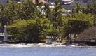 Nur kleinere Wellen brechen an der hawaiischen Küste. Bewohner und Touristen hatten die flachen Küstenstreifen der US-Pazifikinsel verlassen. Foto: dpa