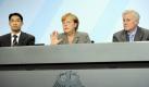 Bundeskanzlerin Merkel, CSU-Chef Seehofer (r) und der FDP-Vorsitzende Rösler (l) erläutern im Bundeskanzleramt die Ergebnisse ihres Spitzentreffens. Foto: Maurizio Gambarini Foto: dpa