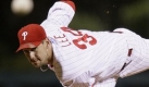 Philadelphia Phillies' Cliff Lee pitches against the Los Angeles Dodgers in the first inning of Game 3 of the National League Championship baseball series Sunday, Oct. 18, 2009, in Philadelphia. (AP Photo/Matt Slocum) Foto: ap