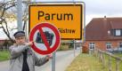 Mit dem 70-Einwohner-Örtchen Parum setzt sich zum ersten Mal in Deutschland ein ganzes Dorf gegen Google Street View zur Wehr. In einer Unterschriftenaktion sprachen sich die Einwohner dagegen aus, dass ihre Häuser und Grundstücke im Internet gezeigt werden. Foto: dpa