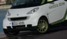 Vielleicht stehen in unseren Großstädten künftig viele kleine Elektroautos an unzähligen Ladesäulen.
 Foto: pi