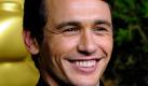 James Franco unterrichtet an Universität (Mit Bild)
Vorspann: 	
Text: 	

Los Angeles/New York (dpa) - US-Schauspieler James Franco (32), der zuletzt als Oscar-Gastgeber und Oscar-Anwärter im Rampenlicht stand, wird an einer Universität unterrichten. Wie die «New York Post» am Dienstag berichtete, soll Franco an der renommierten New York University (NYU) in Manhattan einen Kurs über Kurzfilme und Dichtkunst geben. Kunst-Studenten der «Tisch School of the Arts» können sich für den Kurs einschreiben. «Er wird hier unterrichten, weil er wirklich etwas von Regiearbeit versteht», sagte John Tintori, Vorsitzender des Filmprogramms der Universität, der Zeitung.

Franco will im Mai seinen Masters-Studiengang für Filmproduktion in New York abschließen. Zugleich studiert der aus «Spiderman» und «Milk» bekannte Hollywoodstar für seinen Ph.D.-Abschluss in Englischer Literatur an der Ivy-League-Hochschule Yale in New Haven. Für seine Rolle in dem Überlebensdrama «127 Hours» war er in diesem Jahr für einen Oscar als bester Hauptdarsteller nominiert.

# dpa-Notizblock

## Internet - [New York Post](http://dpaq.de/vmtDS)

* * * * Die folgenden Informationen sind nicht zur Veröffentlichung bestimmt

## dpa-Kontakte - Autorin: Barbara Munker - Redaktion: Thilo Resenhoeft, +49 30 285232292, - Ansprechpartner Foto: Bild-CVD, + 49 30 2852 31515,

dpa mub xx n1 tr
Ressort: 	Medien Foto: dpa