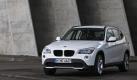Große Autos fahren ist gut für die Wirtschaft. Nicht nur wegen des hohen Verkaufspreises, sondern wegen des hohen Verbrauchs - denn beim Tanken fließt ein Großteil des Geld direkt ins Staatssäckel. Foto: dpa
