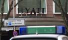 ARCHIV - Ein Streifenwagen der Polizei steht am 06.03.2010 vor dem Hotel Hyatt in Berlin, in dem kurz zuvor mehrere Täter einen Überfall auf das dort stattfindende Poker-Turnier verübt hatten. Am Montag (14.06.2010) beginnt am Berliner Landgericht der Prozess gegen vier mutmaßliche Täter. Foto: Klaus-Dietmar Gabbert dpa/lbn (zum dpa-KORR: 'Prozess gegen Pokerräuber - Geständnisse erwartet' vom 11.06.2010) +++(c) dpa - Bildfunk+++  Foto: dpa
