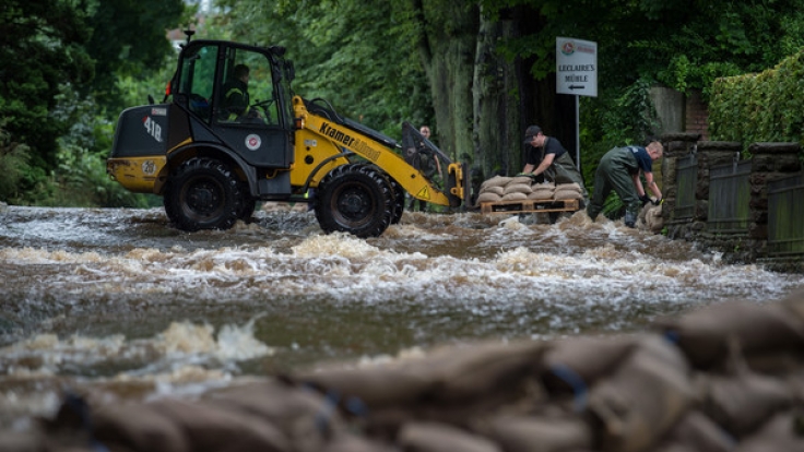 Der Dauerregen lässt die Hochwasser-Gefahr wieder steigen.