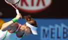 Petkovic verpasst Halbfinale in Melbourne
Vorspann: 	
Text: 	

Melbourne (dpa) - Der Siegeszug von Andrea Petkovic bei den Australian Open ist beendet. Die 23-Jährige verlor in Melbourne im Viertelfinale gegen die Chinesin Na Li deutlich mit 2:6, 4:6 und verpasste damit den Einzug in die Vorschlussrunde.

Dennoch wird sich Deutschlands derzeit beste Tennis-Spielerin, die erstmals bei einem Grand-Slam-Turnier im Viertelfinale stand, in der Weltrangliste unter die Top 25 verbessern. Li, die wie im Vorjahr Down Under unter den besten Vier steht, trifft nun auf die Siegerin der Partie zwischen der dänischen Weltranglisten-Ersten Caroline Wozniacki und der Italienerin Francesca Schiavone.

Petrovic konnte gegen die an Nummer neun gesetzte Chinesin nicht ganz an die starken Leistungen im bisherigen Turnierverlauf anknüpfen. Allerdings spielte die in diesem Jahr noch ungeschlagene Asiatin auch auf einem konstant hohen Niveau und ließ die Darmstädterin nicht zu ihrem Spiel finden.

Petkovic startete zwar in beiden Sätzen gut und lag nach einem schnellen Break jeweils mit 2:0 in Führung. Anders als bei ihrer starken Leistung gegen die Russin Maria Scharapowa im Achtelfinale gelang es der Hessin aber danach nicht, Druck auf ihre Gegnerin auszuüben. Nach 80 Minuten verwandelte Li ihren zweiten Matchball und riss die deutsche Nummer eins damit aus allen Träumen.
Ressort: 	Sport
Schlagworte: 	Tennis/Australian Open/

 Foto: dapd