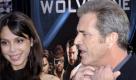 Ermittlungen gegen Gibsons Exfreundin wegen Erpressung
Vorspann: 	
Text: 	

Los Angeles (apn) Die Polizei in Los Angeles ermittelt wegen eines Vorwurfs der versuchten Erpressung gegen die Exfreundin von Schauspieler Mel Gibson, Oksana Grigorieva. Nähere Einzelheiten wollte ein Sprecher der Sheriff-Behörde am Mittwoch nicht nennen. Grigorievas Sprecher wies die Beschuldigungen zurück. Die russische Sängerin habe wiederholt erklärt, dass es für eine Erpressung keine glaubhaften Beweise gebe, und dazu stehe sie, sagte Sprecher Stephen Jaffe.

Gibson und Grigorieva hatten sich vor einigen Monaten getrennt. Seit mehreren Wochen liefern sie sich einen bitteren Sorgerechtsstreit um die gemeinsame acht Monate alte Tochter, nachdem eine außergerichtlich getroffene Sorgerechtsvereinbarung geplatzt war. Gegen den Hollywoodstar wird inzwischen wegen mutmaßlicher häuslicher Gewalt gegen seine Exfreundin ermittelt. Die Sängerin wirft dem amerikanisch-australischen Schauspieler und Regisseur (»Braveheart», «Die Passion Christi», «Lethal Weapon») vor, sie im Januar während eines Streits tätlich angegriffen zu haben. Foto: dpa