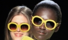Zwei Models präsentieren während der New Yorker Fashion Week die Frühjahrskollektion für 2010 von Lacoste. Foto: ap