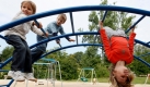 Sport auf dem Spielplatz (Foto)