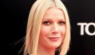  	Gwyneth Paltrow litt unter postnatalen Depressionen
Vorspann: 	
Text: 	

New York (dpa) - Hollywood-Schauspielerin Gwyneth Paltrow hat nach der Geburt ihres Sohnes Moses unter Depressionen gelitten.

«Ich fühlte mich wie ein Zombie. In meinem Herz konnte ich nichts fühlen. Ich hatte überhaupt keine Emotionen. Ich fühlte mich nicht verbunden», sagte die 38-Jährige dem US-Magazin «Good Housekeeping». Moses war im April 2006 geboren worden.

Nach der Geburt ihrer Tochter Apple zwei Jahre zuvor sei sie auf die Erfahrung nicht vorbereitet gewesen. «Es war ganz schrecklich, es war das genaue Gegenteil von dem, was passiert war, als Apple geboren wurde. Mit ihr war ich auf Wolke Sieben. Ich konnte gar nicht glauben, dass es (mit Moses) nicht das Gleiche war. Ich dachte, ich sei eine schreckliche Mutter und ein ganz schrecklicher Mensch.»

Ihr Ehemann, der britische Coldplay-Sänger Chris Martin, vermutete schließlich Wochenbettdepressionen. Das Schlimmste sei gewesen, das Problem anzuerkennen. «Ich dachte, bei Wochenbettdepressionen wäre man jeden Tag in Tränen aufgelöst und nicht in der Lage, das Kind zu betreuen», sagte Paltrow. «Es war eine harte Zeit, ich fühlte mich wie eine Versagerin.» Foto: dpa