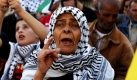 Unterstützer der palästinensischen Partei Fatah feuern den Präsidenten Mahmoud Abbas an. Abbas gab gestern bekannt, dass er sich nicht zur Wiederwahl stellen wird. Foto: ap