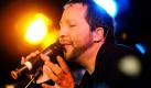 Der Sänger DJ Bobo singt bei einem Showcase in der Schweizerischer Botschaft in Berlin einen seiner neuen Songs. Anlass ist die Veröffentlichung seines neuen Albums Fantasy, das Ende der Woche erscheinen wird. Foto: dpa