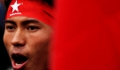 Ein Unterstützer der Kommunistischen Partei nimmt in Kathmandu, Nepal, an einer Demonstration gegen die Regierung teil. Zehntausende gehen in der nepalesischen Hauptstadt Kathmandu auf die Straßen.  Foto: ap