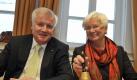 Der CSU-Vorsitzende Horst Seehofer und die Vorsitzende der CSU-Landesgruppe im Deutschen Bundestag, Gerda Hasselfeldt, in Wildbad Kreuth. Foto: Andreas Gebert Foto: dpa