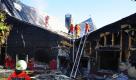 Feuerwehrleute arbeiten in Freiburg im Breisgau nach einem Großbrand im Kindergarten St. Peter und Paul. Bei dem Großbrand ist ein Millionenschaden entstanden. Das Gebäude sei durch das Feuer zerstört worden, sagte ein Polizeisprecher. Die Brandursache ist noch unklar. Foto: dapd