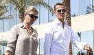 Mercedes Fahrer Michael Schumacher mit Ehefrau Corinna auf dem Weg zum Yas-Marina-Circuit. Er startet beim Großen Preis von Abu Dhabi von Platz 8.  Das Rennen beginnt 14 Uhr.
  Foto: dapd