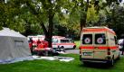 Rettungssanitaeter versorgen am Donnerstag (30.09.10) in Stuttgart nach einer Demonstration gegen die Faellung der Baeume im Schlossgarten im Zusammenhang mit dem Bahnprojekt 'Stuttgart 21' Verletzte. Bei einem Polizeieinsatz gegen Gegner des umstrittenen Bahnprojekts 'Stuttgart 21' sind nach Angaben der Demonstranten am Donnerstag zahlreiche Menschen verletzt worden. Mehrere Hundert Demonstranten seien wegen Augenverletzungen behandelt worden, teilten die Projektgegner mit
 Foto: dapd