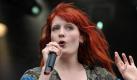 Pop-Röhre, Model, Stil-Ikone: An Florence Welch und ihrer BAnd führt derzeit kein Weg vorbei.  Foto: Carmen Jaspersen Foto: dpa