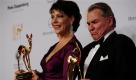 Warum schaut Fritz Wepper den Bambi so böse an? Janina Hartwig und er erhielten den Publikums Bambi für ihre TV Serie Um Himmels Willen. Foto: ap