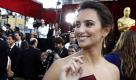 Die schwangere Penélope Cruz (36) muss sich bei den laufenden Dreharbeiten zum neuen Fluch-der-Karibik-Film keine Gedanken über ihren bereits gut sichtbaren Babybauch machen. Ihre Schwester Monica Cruz hat sich nach Informationen des britischen Boulevardblatts Sun bereit erklärt, als Körperdouble einzuspringen. Nahaufnahmen würden mit Penélope gefilmt. Bei größerer Entfernung werde Monica, die ebenfalls Schauspielerin ist, für ihre drei Jahre ältere Schwester vor der Kamera stehen. Die beiden sehen sich sehr ähnlich. Die Spanierin Penélope Cruz erwartet mit Ehemann und Kollege Javier Bardem ihr erstes Kind. (dapd) Foto: ap