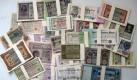 DieReichsmark. Als 1924 durch die Rentenmark und neue Goldreserven genug Geld da war, konnte es eine neue Währung geben. Noch immer finden viele Menschen auf Dachböden Überreste und das hat einen einfachen Grund:Im Krieg prägte und druckte die Regierung zur Finanzierung vonWaffen und Panzern Geld in großemAusmaß - und das lagert nun so vor sich hin. Foto: dapd