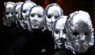 Mit Masken aus Aluminium protestieren Mitglieder von Amnesty International in London gegen die Menschenrechtsverletzungen in den Aluminiumraffinerien von Vedanten im indischen Orissa.
 Foto: ap