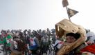 Mountainbiker warten in den Schweizer Alpen ungedulidig auf den Start ihres Rennens. Das Schneerennen findet auf Skipisten statt. Fast 100 Teilnehmer wagten sich auf die fünf Kilometer lange Strecke. Foto: ap