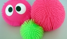 Die nordrhein-westfälische Landesregierung warnt vor den bei Kindern derzeit sehr beliebten Fluffy-Bällen. Ich kann von dem Kauf dieses Spielgeräts nur eindringlich abraten -es ist leider im wahrsten Sinne des Wortes brandgefährlich und setzt die Kinder einer überaus großen Gefahr aus, sagte NRW- Gesundheitsminister Laumann. Die Bälle fingen leicht Feuer.
 Foto: dpa