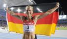 Leichtathletik, 13. IAAF Leichtathletik Weltmeisterschaft, Siebenkampf Damen Finale, Dienstag (30.08.11), Daegu Stadion, Daegu, Suedkorea: Jennifer Oeser bejubelt ihren dritten Platz. (zu dapd-Text)
Foto: Daniel Maurer/dapd Foto: dapd