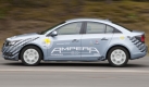 An der Flanke des Elektro-Mulis prangt wie ein Qualitätssiegel der Schriftzug Ampera Technology Inside. Auch das Serienmodell wird auf der Bodengruppe von GMs globaler Kompaktklasse aufbauen, zu der Chevrolet Cruze und Opel Astra gehören. Foto: press-inform