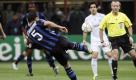 Volltreffer! Inter Mailands Dejan Stankovic (M) zieht von der Mittellinie ab und trifft zum 1:0. Foto: dpa