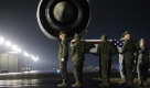 US-Soldaten tragen den Sarg eines gefallenen Kameraden auf einem Luftwaffenstützpunkt in Delaware. Der Soldat kam bei Kämpfen in der afghanischen Provinz Helmand ums Leben. Foto: ap