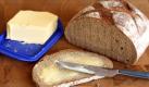 LUSTRATION - Ein Butterbrot liegt in Pokrent (Nordwestmecklenburg) auf einem Frühstücksbrett, aufgenommen am 21.09.2010. Am Freitag (24.09.2010) findet der diesjährige Tag des Deutschen Butterbrotes statt. Von der Centralen Marketing-Gesellschaft für Agrarprodukte (CMA) werden dazu in zahlreichen großen Städten mehrere zehntausend Butterbrot-Scheiben unters Volk gebracht, um die Verbraucher von der Butterqualität zu überzeugen. Foto: Jens Büttner dpa/lmv +++(c) dpa - Bildfunk+++
pixel Foto: dpa